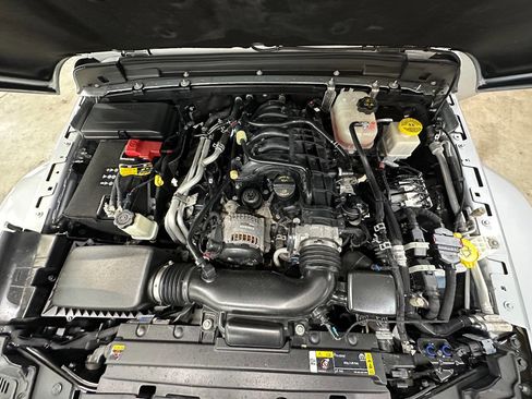 Used 2022 Jeep Gladiator Overland w/ Popular Equipment Package AWD/4WD image 12