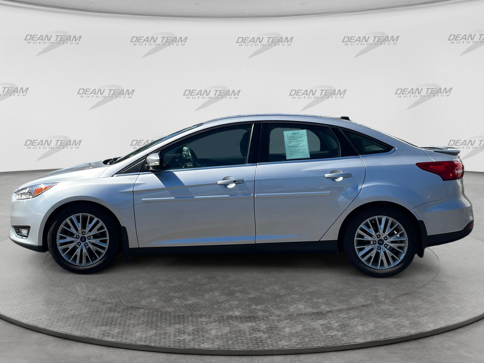 Used 2018 Ford Focus Titanium FWD image 4