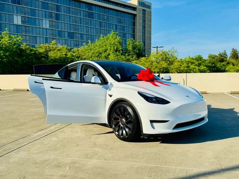 Used 2023 Tesla Model Y Performance AWD/4WD image 41
