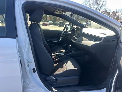 Used 2025 Toyota Corolla SE image 14