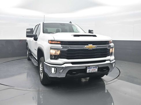 Used 2025 Chevrolet Silverado 2500 LT w/ Convenience Package AWD/4WD image 2