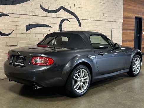 Used 2014 MAZDA MX-5 Miata Sport w/ Convenience Package RWD image 3