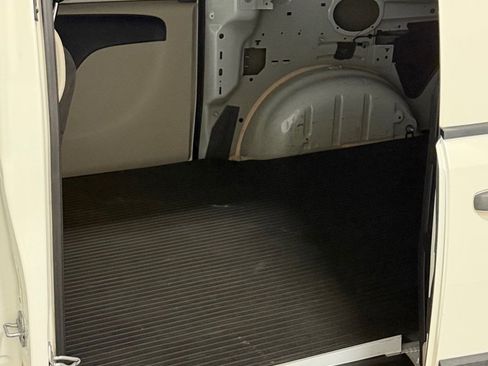 Used 2013 RAM C/V Tradesman image 9