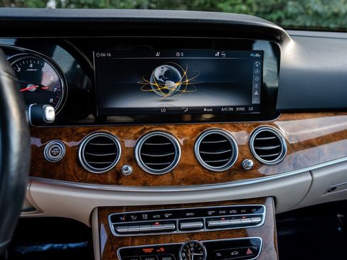 Used 2019 Mercedes-Benz E 300 4MATIC w/ Driver Assistance Package image 20