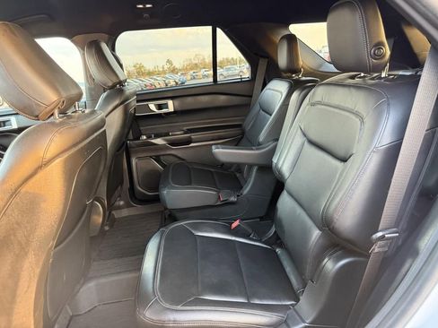 Used 2020 Ford Explorer XLT w/ Equipment Group 202A image 7