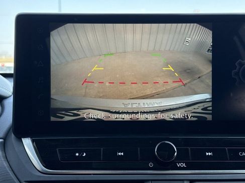 Used 2024 Nissan Altima 2.5 SV w/ SV Premium Package image 9