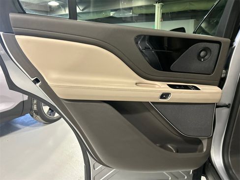 Used 2022 Lincoln Aviator Reserve w/ Equipment Group 201A image 23