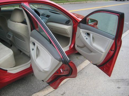 Used 2011 Toyota Camry LE w/ LE Extra-Value Pkg image 13