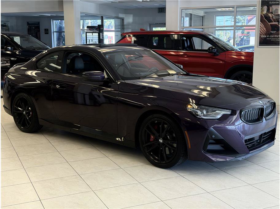 Used 2024 BMW 230i Coupe w/ Premium Package RWD image 3