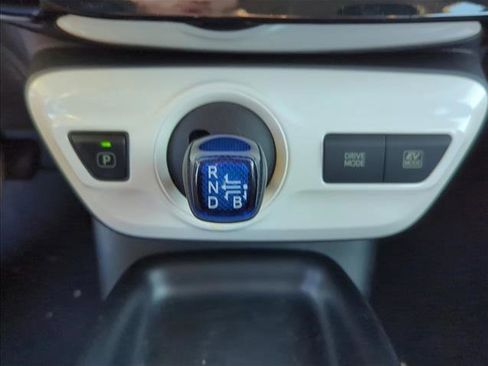 Used 2017 Toyota Prius Two image 18