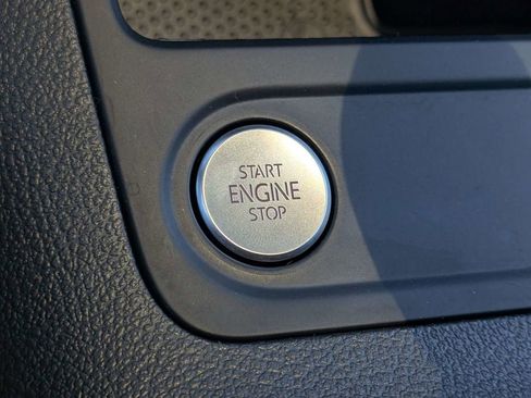 Used 2017 Volkswagen Tiguan SEL image 30