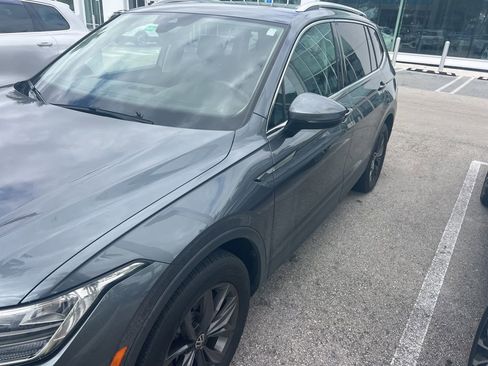 Used 2023 Volkswagen Tiguan SE w/ Panoramic Sunroof Package image 1