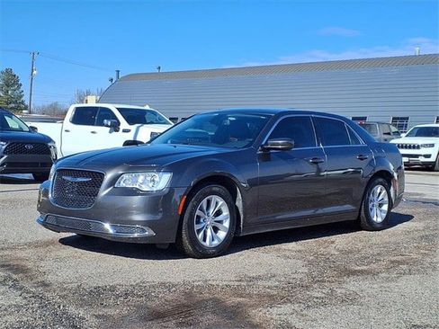 Used 2019 Chrysler 300 Touring image 25