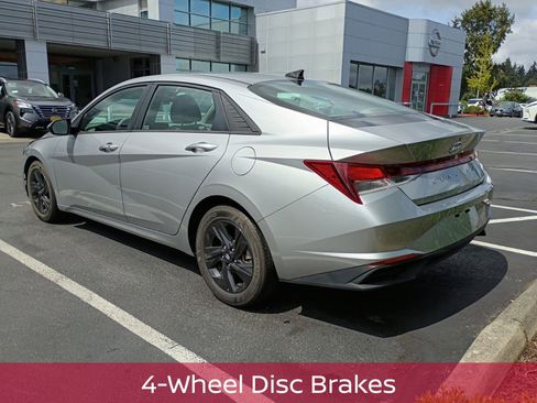 Used 2021 Hyundai Elantra SEL w/ Preferred Accessory Package FWD image 7