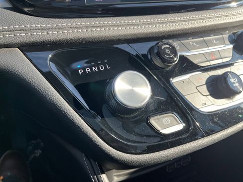 Used 2025 Chrysler Pacifica Limited image 46