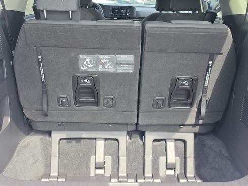 Used 2024 Kia Carnival LX FWD image 10