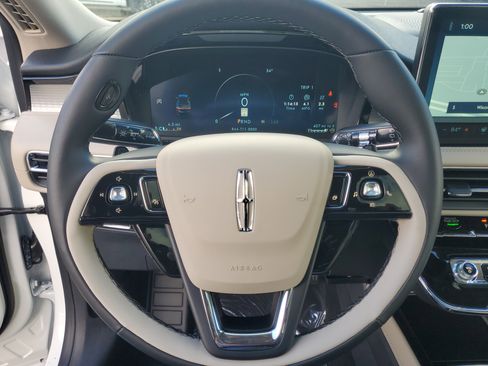 New 2026 Lincoln Corsair Premiere image 16