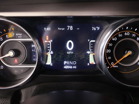 Used 2020 Jeep Wrangler Sport AWD/4WD image 4