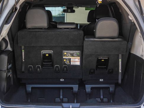 Used 2020 Toyota Sienna SE w/ Carpet Mat Package image 27