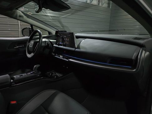 Used 2024 Toyota Prius XLE image 12