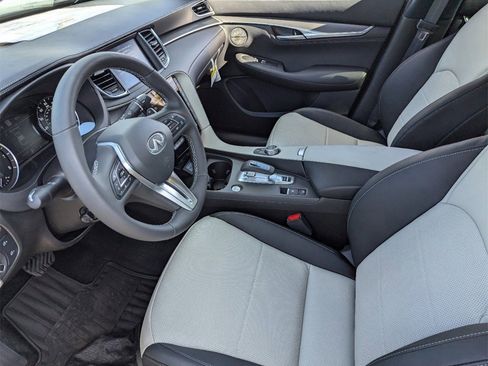 Certified 2025 INFINITI QX55 Essential image 21