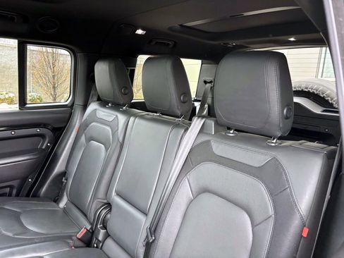 Used 2023 Land Rover Defender 130 X-Dynamic SE image 21
