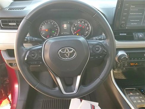 Used 2021 Toyota RAV4 XLE Premium image 13