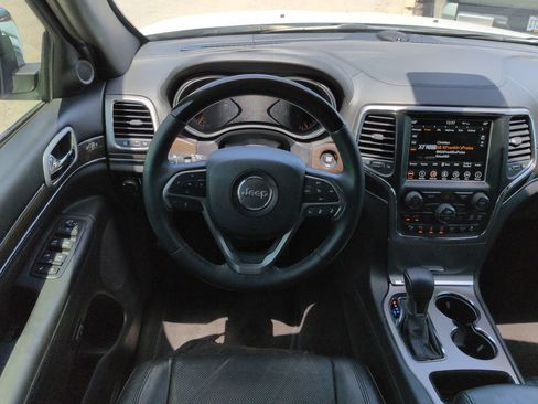 Used 2018 Jeep Grand Cherokee Overland RWD image 16