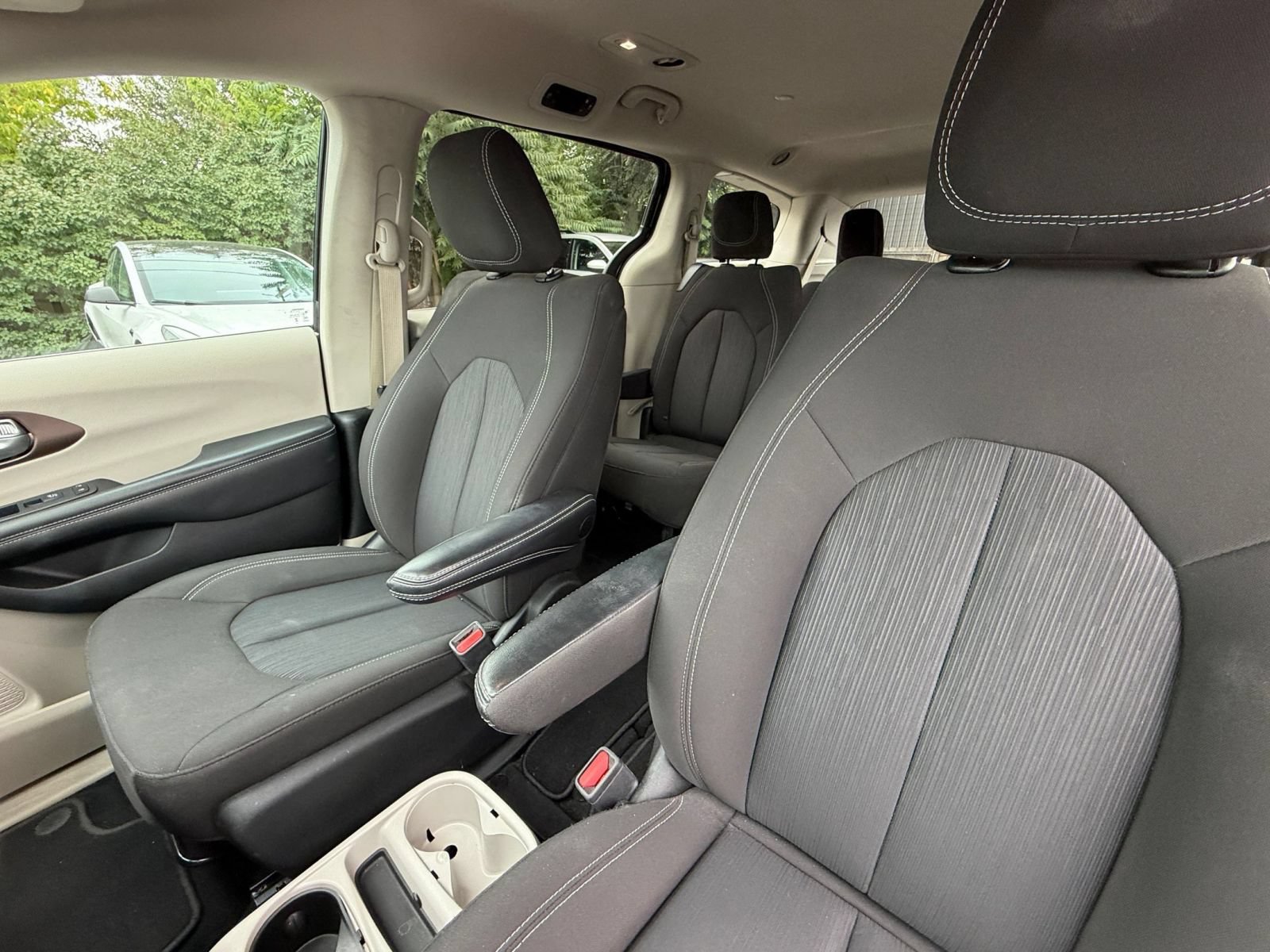 Used 2024 Chrysler Voyager LX FWD image 38