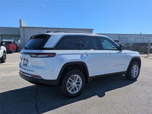 New 2026 Jeep Grand Cherokee Laredo X image 3