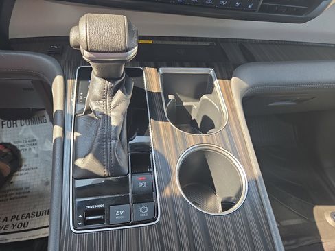 Used 2021 Toyota Sienna Limited image 29