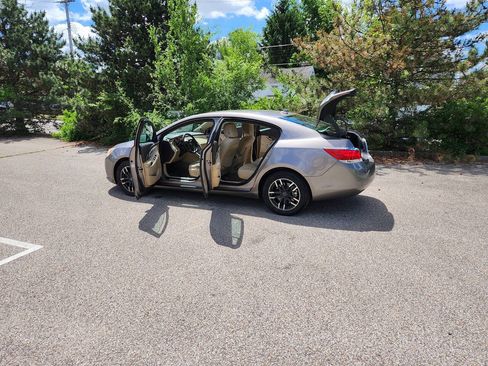 Used 2010 Buick LaCrosse CX FWD image 3