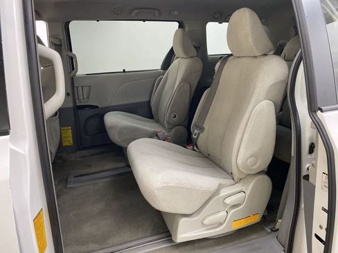 Used 2012 Toyota Sienna LE image 16