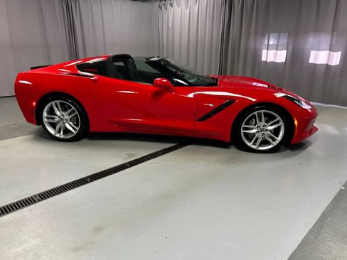 Used 2018 Chevrolet Corvette Stingray Coupe w/ 1LT RWD image 8