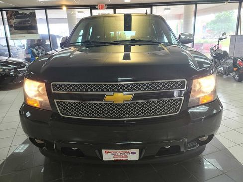 Used 2012 Chevrolet Suburban LTZ image 3
