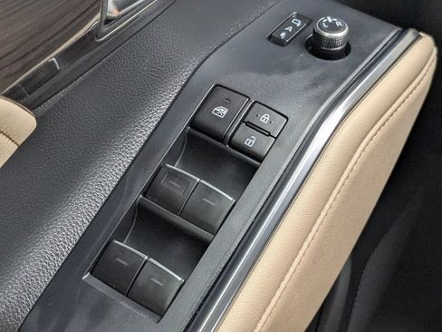 Used 2023 Toyota Highlander Limited FWD image 25