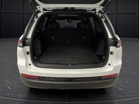 New 2025 Jeep Grand Cherokee Limited w/ Black Appearance Package image 15