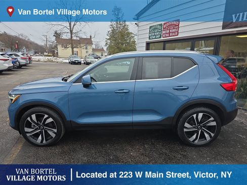 Used 2023 Volvo XC40 B5 Ultimate image 8