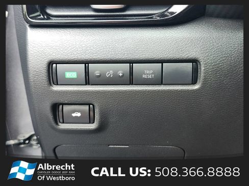 Used 2022 Nissan Sentra SR w/ SR Premium Package FWD image 24