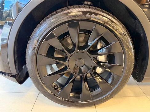 Used 2023 Tesla Model Y Long Range AWD/4WD image 41