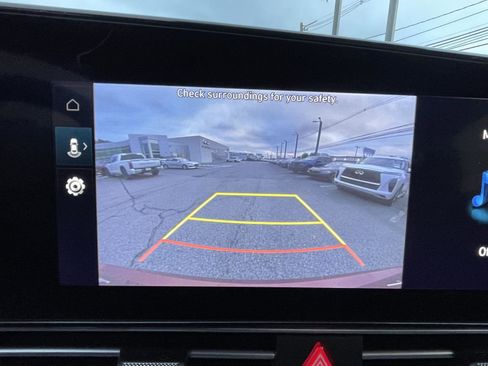 Used 2025 Hyundai Elantra SEL image 19