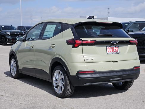 New 2027 Chevrolet Bolt LT w/ Comfort Package FWD image 4