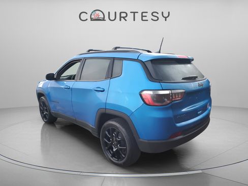 Used 2026 Jeep Compass Latitude image 2