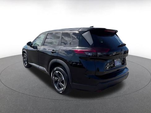 Used 2025 Nissan Rogue SV image 11