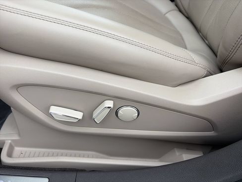 Used 2023 Lincoln Nautilus Reserve FWD image 13