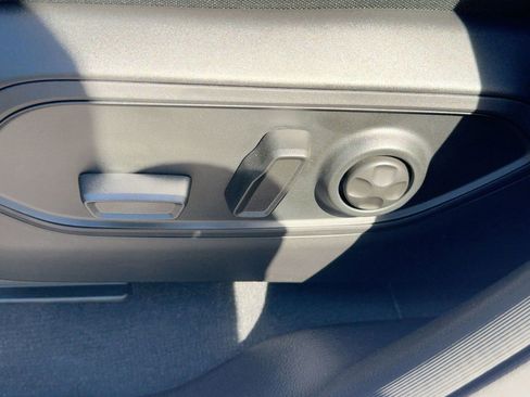 New 2025 Jeep Grand Cherokee Laredo image 13