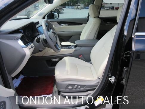 Used 2025 Cadillac XT6 Premium Luxury w/ Technology Package FWD image 13