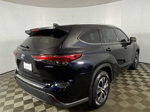 Used 2022 Toyota Highlander XLE image 7
