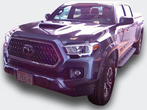 Used 2019 Toyota Tacoma TRD Sport AWD/4WD image 2