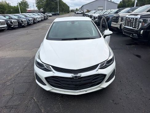 Used 2019 Chevrolet Cruze LT w/ Convenience Package FWD image 3